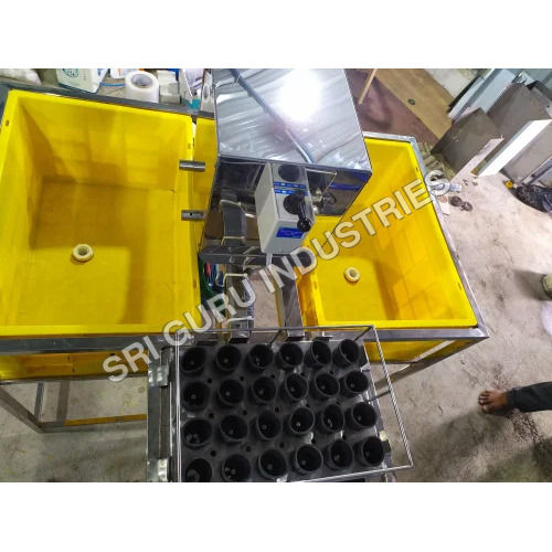 24 Bottle Rinsing With Brushing And Plastic Tray Stroage Tank - Automatic Grade: Semi-Automatic