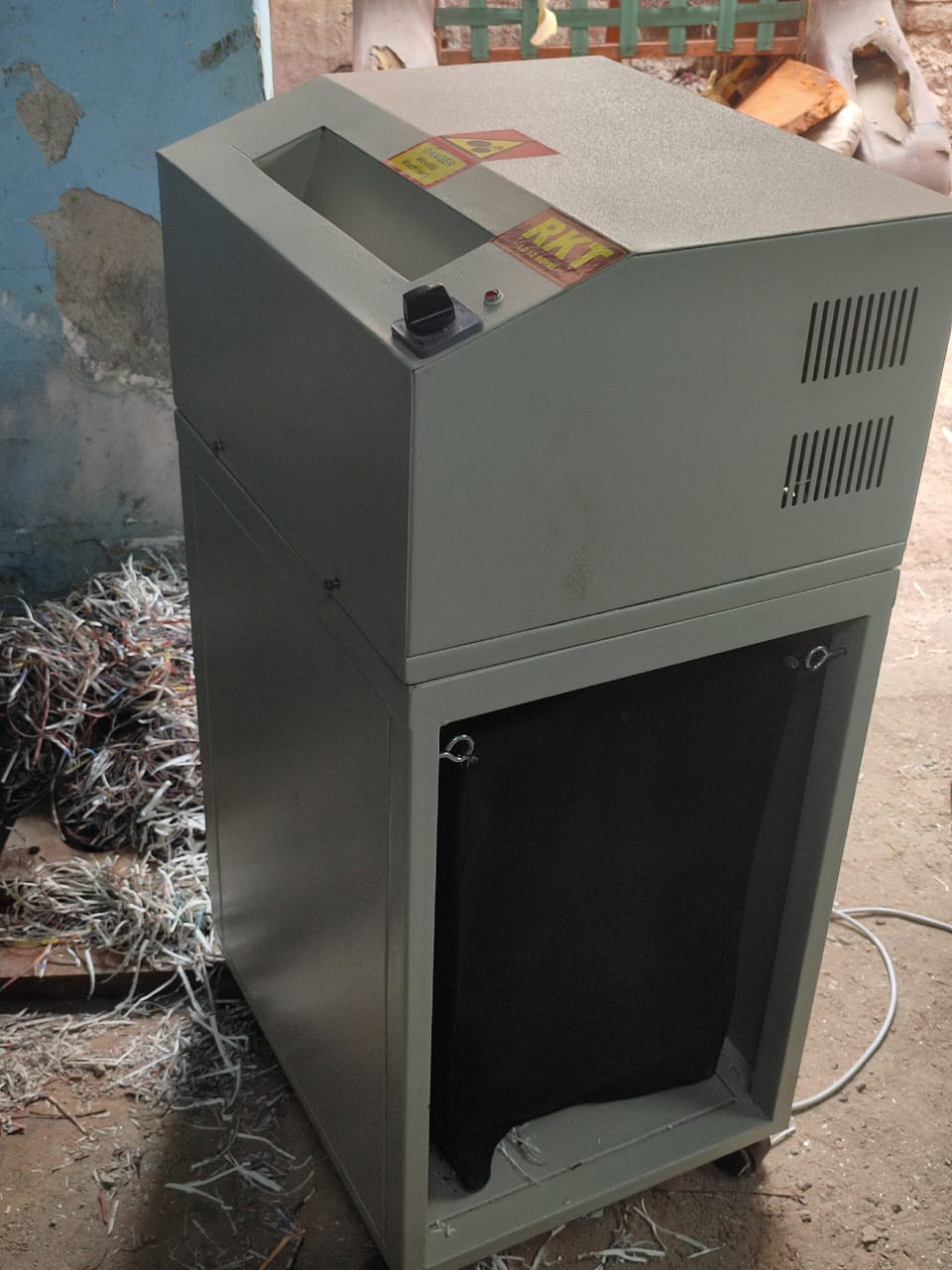 Victor Paper Shredding Machine - Automatic Grade: Automatic