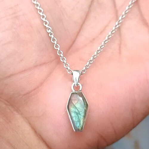 Natural Unique Fire Labradorite Designer Pendant - Gender: Women