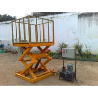 Hydraulic Scissors Lift Fitted With Detachable Railing