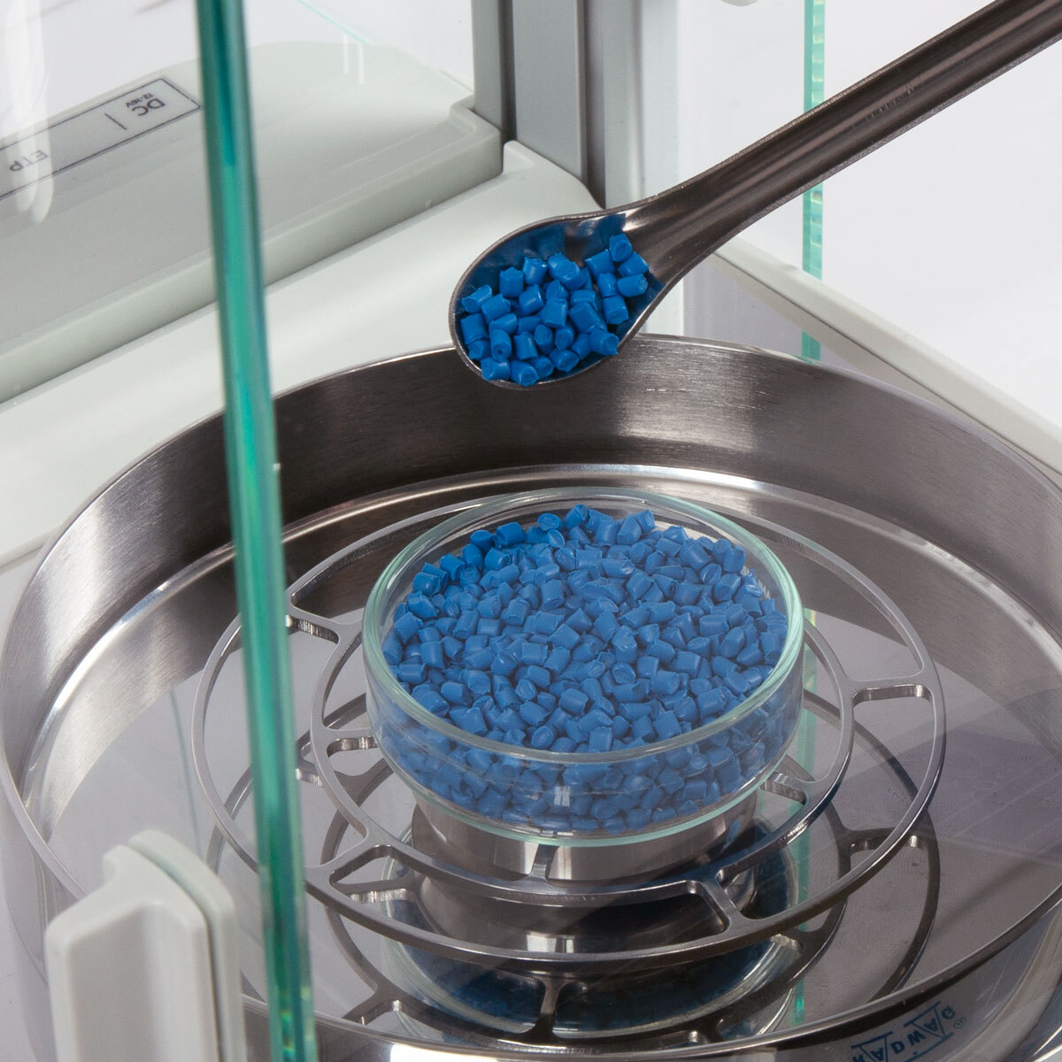 Touch Screen Semi Micro Balance - Accuracy: 0.01/0.1 Mg