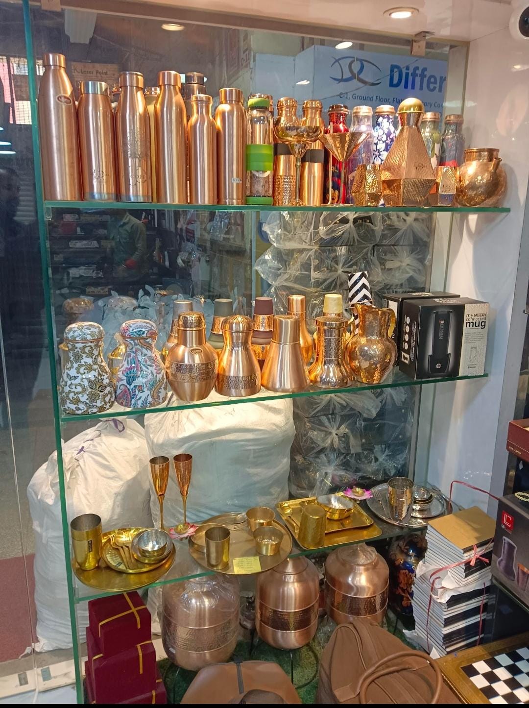 Copper Bottle - Various Sizes Available, Attractive Round Design For Versatile Use