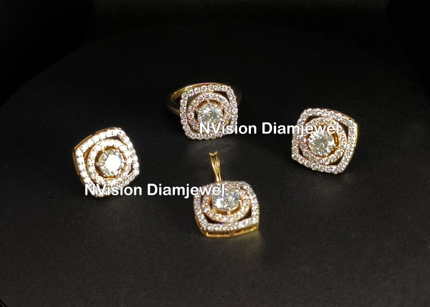 दो टोन लैब ग्रोन हीरे की पेंडेंट सेट और अंगूठी