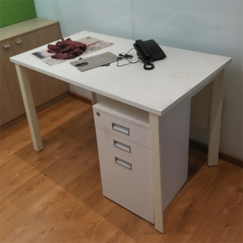 Cabin Table - Color: As Per Requirement