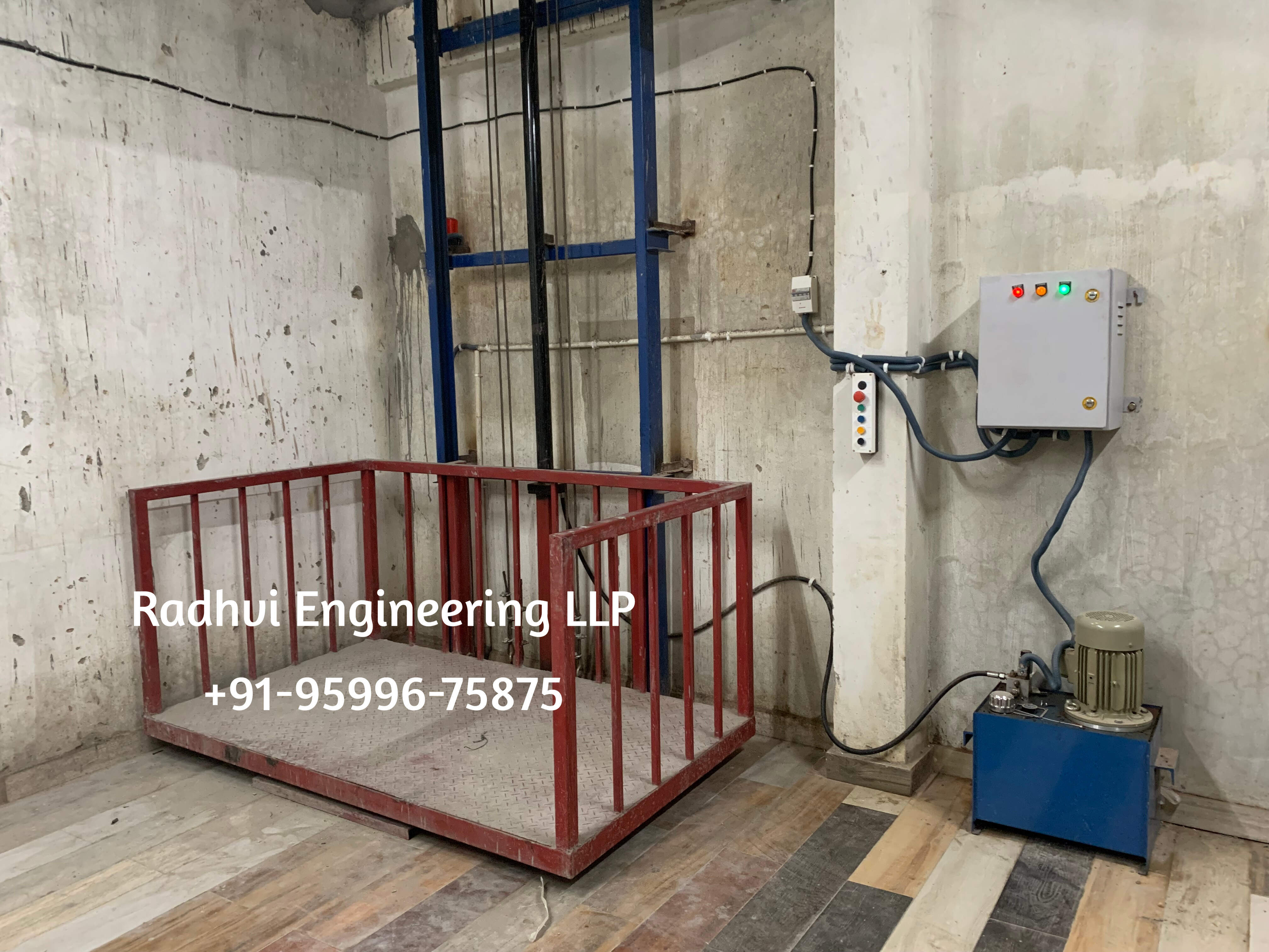 Radhvi Hydraulic Goods Lift