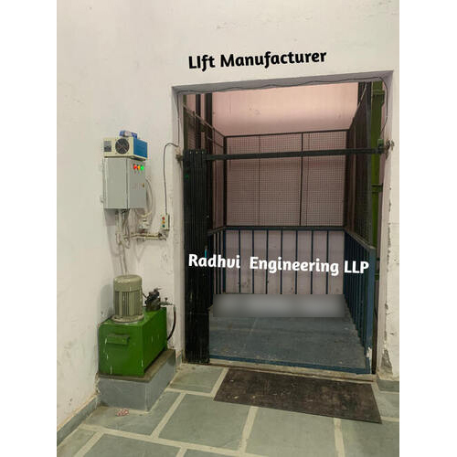 हाइड्रोलिक सामान लिफ्ट