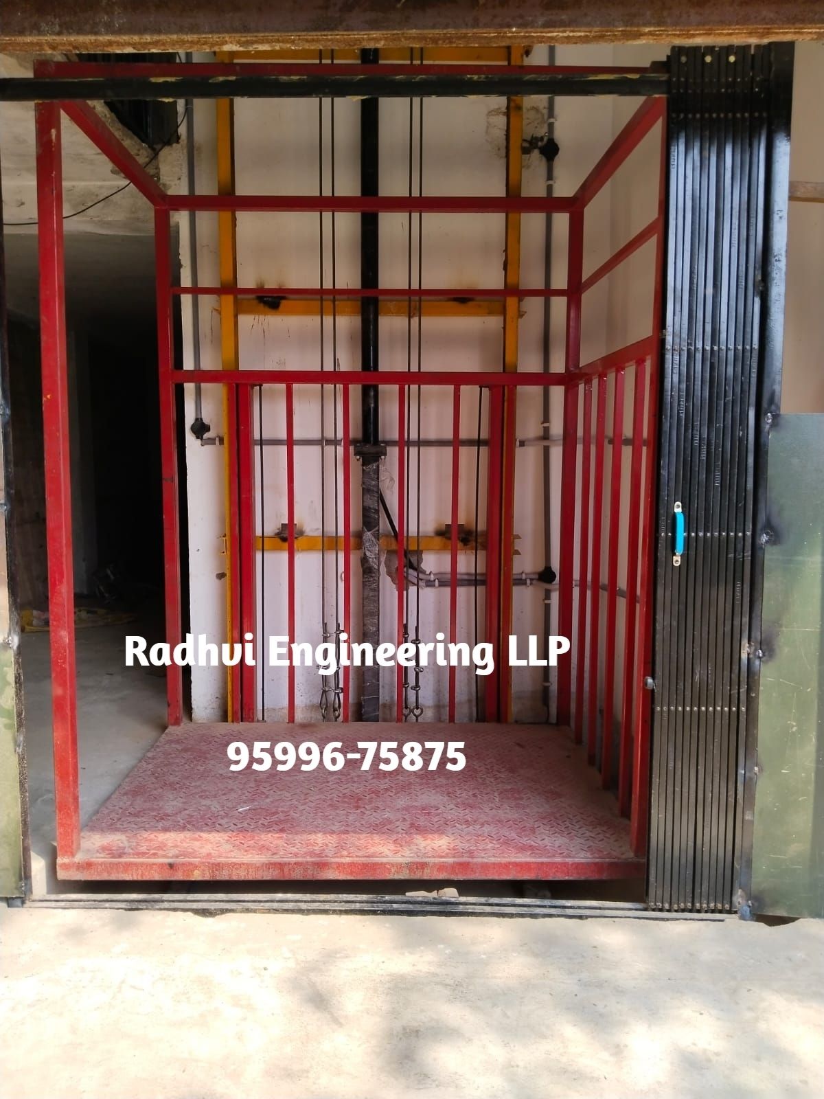 HYDRAULIC CAGE LIFT