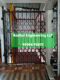 HYDRAULIC CAGE LIFT