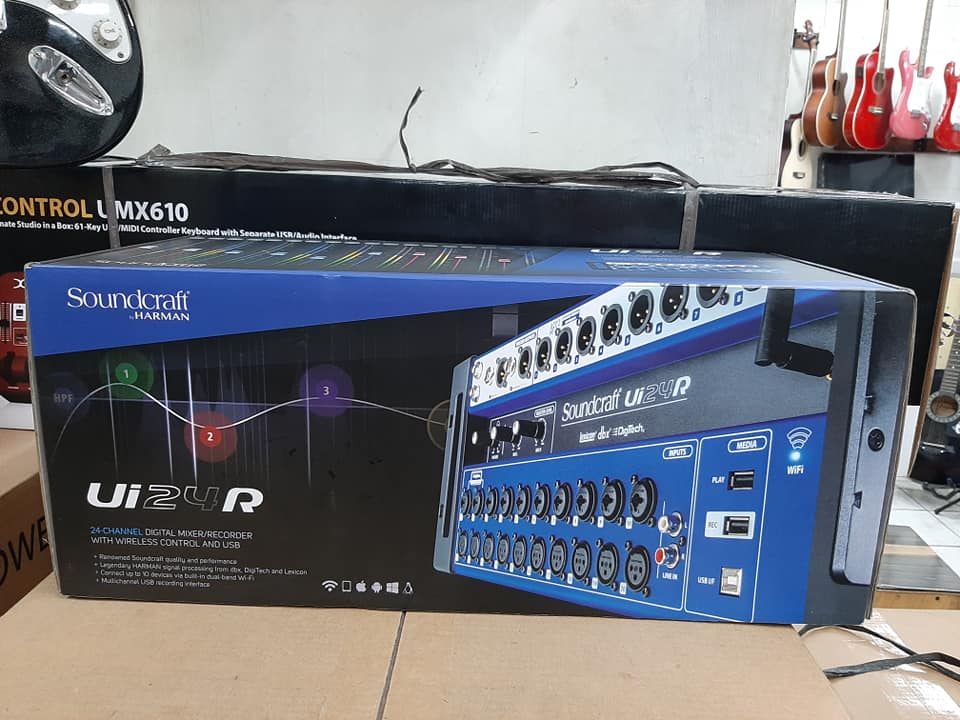 Soundcraft Ui24R 24-Channel Digital Mixer Multi-Track USB Recorder with Wireless Control
