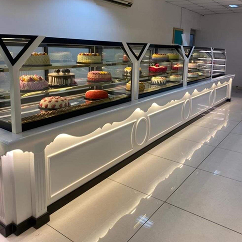 केक प्रदर्शन काउंटर