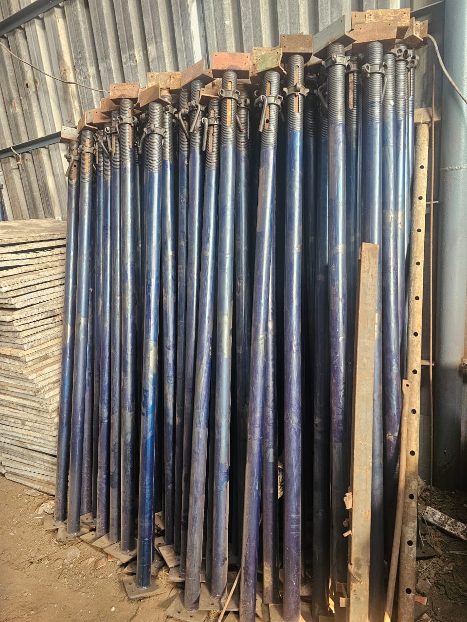Props Jack - ERW and HR Pipe Material, Size 2x2 Meters, Blue Color, Color Galvanized Surface Treatment, Adjustable Design for Industrial Applications