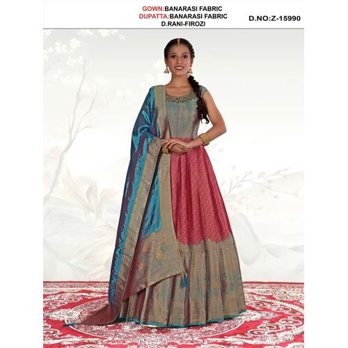 पिंक फोर्क सूट