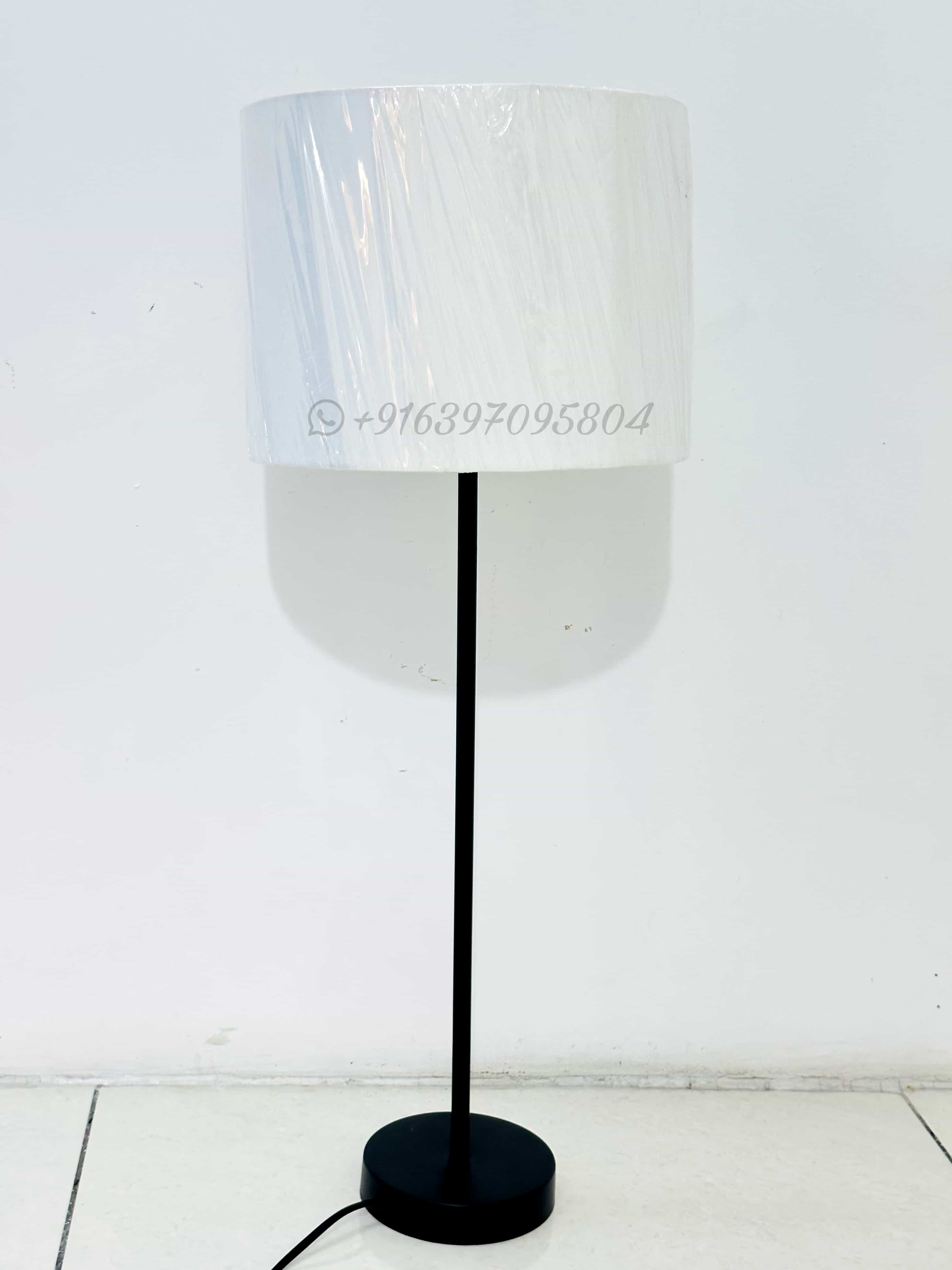 Table Lamp - Color: Black
