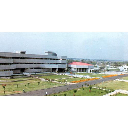 प्रशासन भवन और ऑडिटोरियम