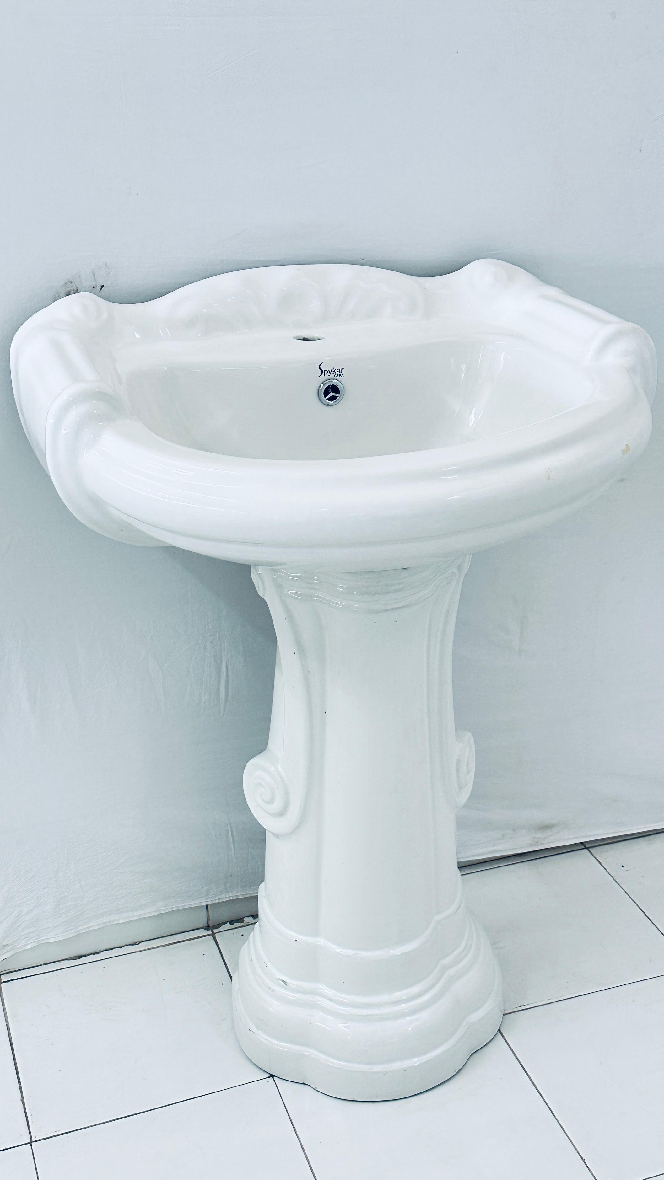 Ceramic White Big Sterling Wash Basin