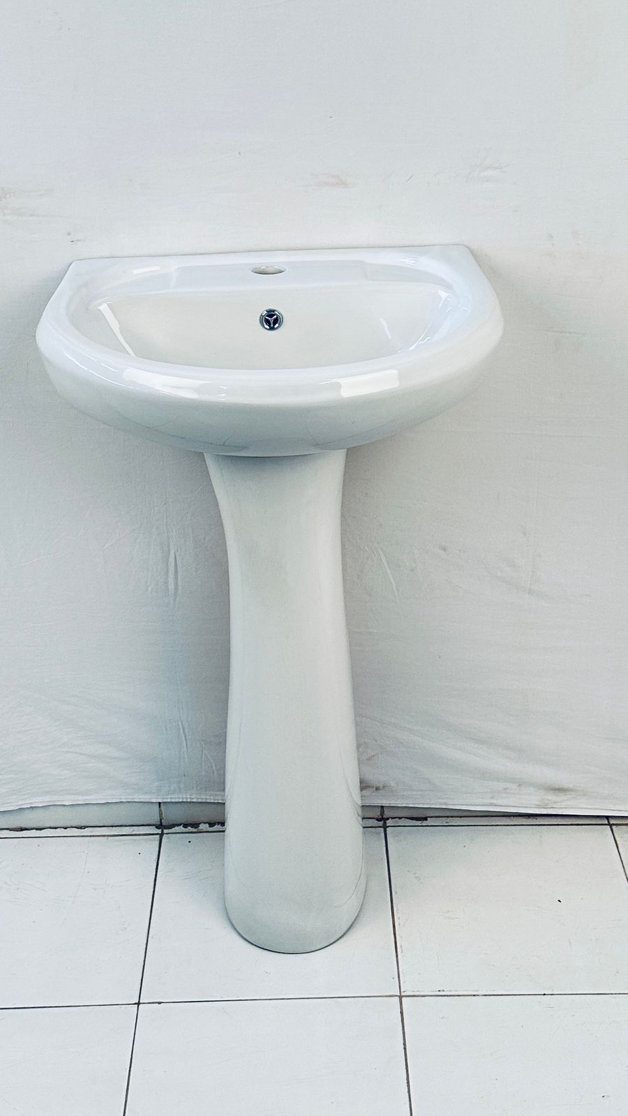 14x18 Inch Repose Wash Basin - Color: White