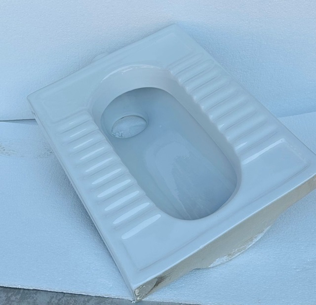 White Ct Pan - Ceramic Material, Compact Design , Scratch Resistant And Easy To Maintain