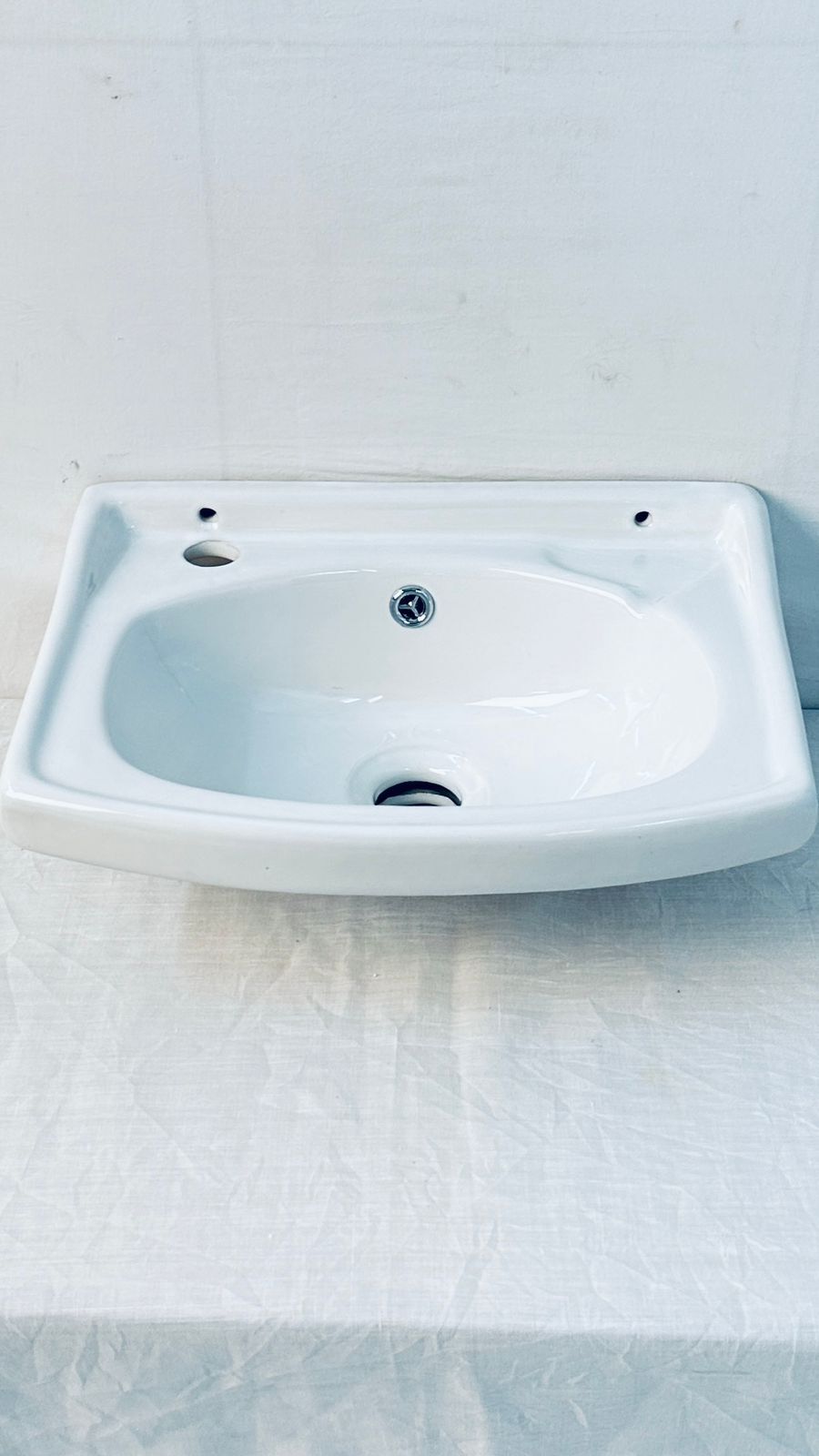 Rustic Wash Basin - Durable Ceramic Material, Generous Size For Versatile Use | Handcrafted Design, Unique Textured Finish