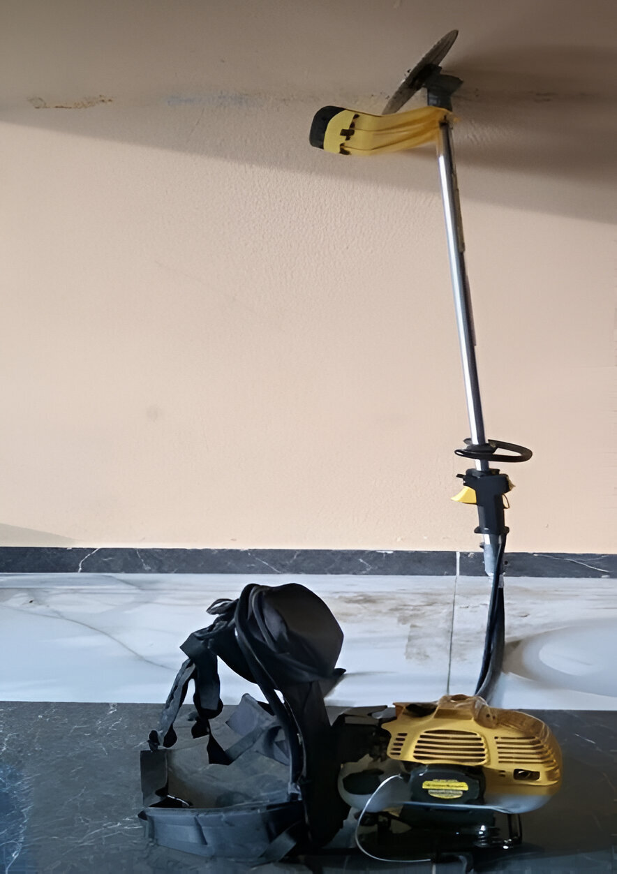 Kisankraft Petrol Operated 2 Stroke Brush Cutter, Kk-bc-555 - 51.7cc Engine, 1.94hp Power, Lightweight, Easy Start, Versatile Attachments, Comfortable Grip