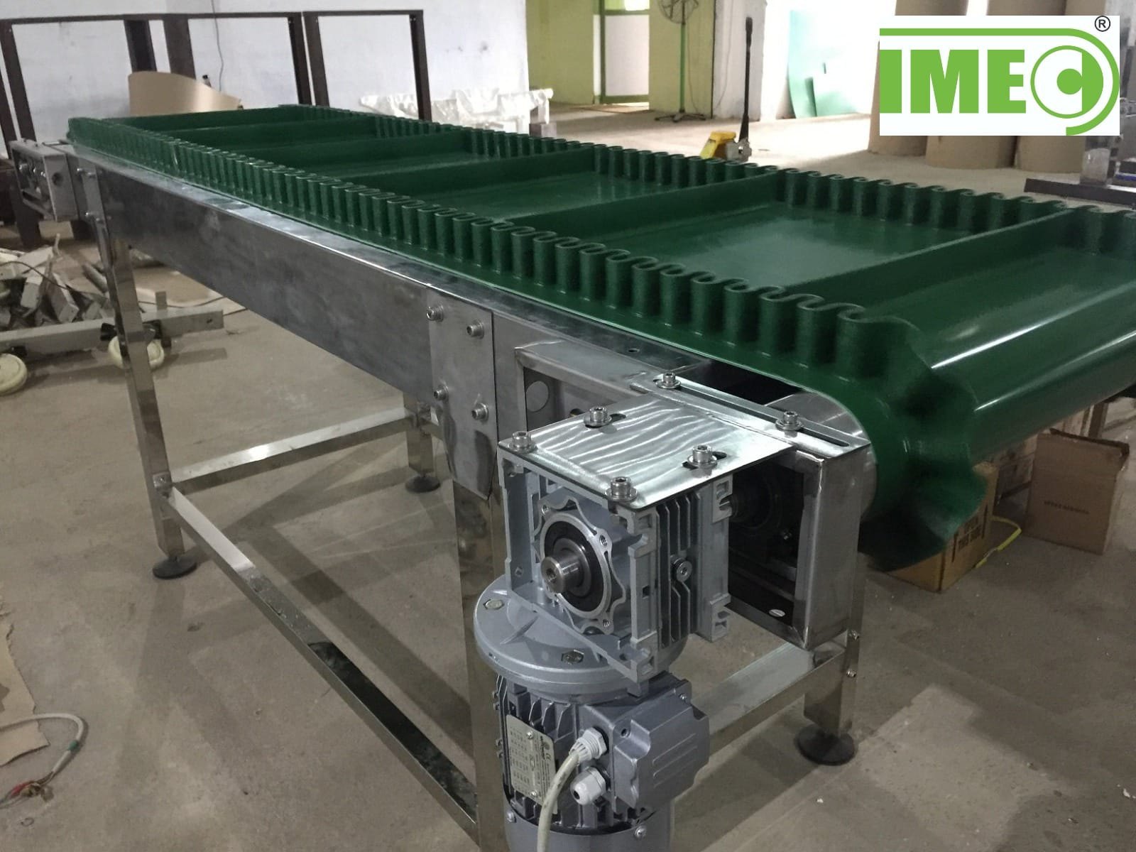 Heavy Cleat With Side Wall Conveyor