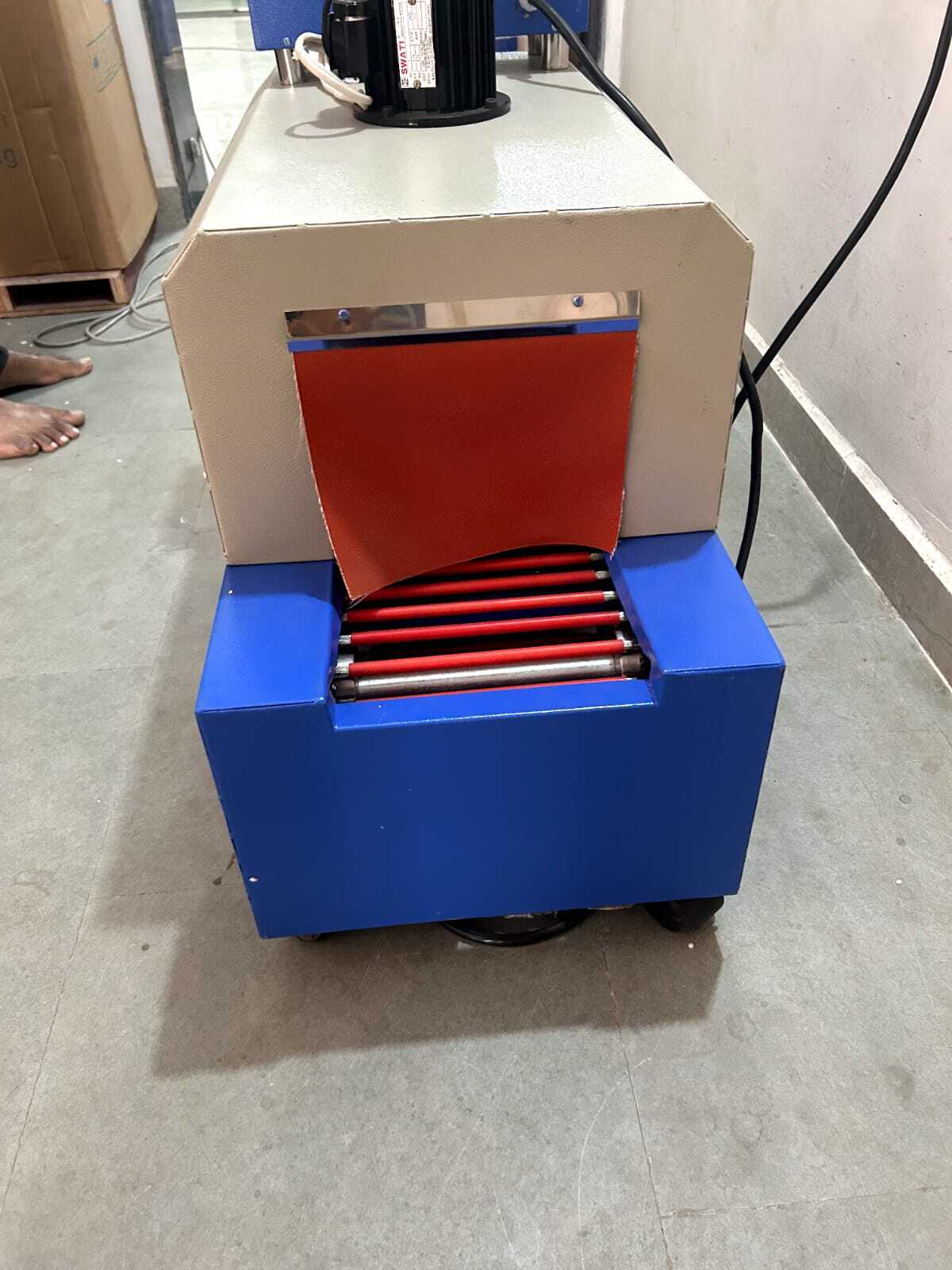 Shrink Tunnel Machine - 220v (50/60hz) | 3.5kg Power, Computerized Control, Adjustable Speed And Temperature, Ideal For Food And Beverage Packaging
