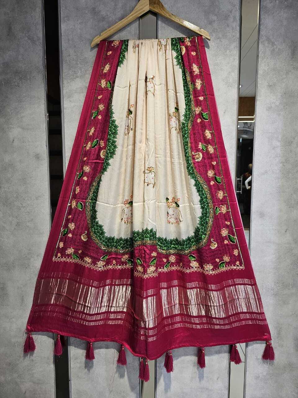 Gajji Silk Dupatta - Attributes: Washable
