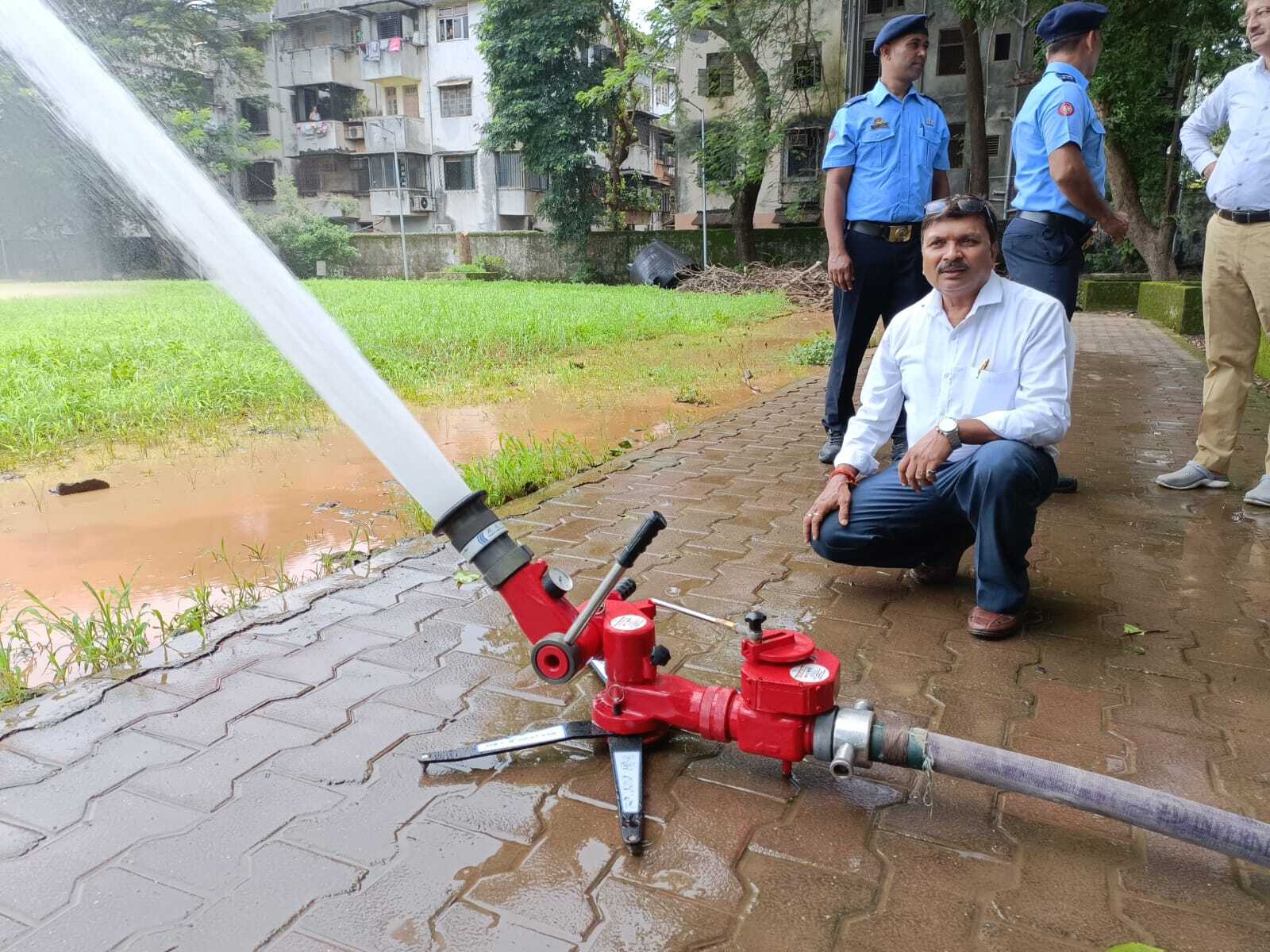 Portable Self Oscillating Water Monitor Application: For Fire