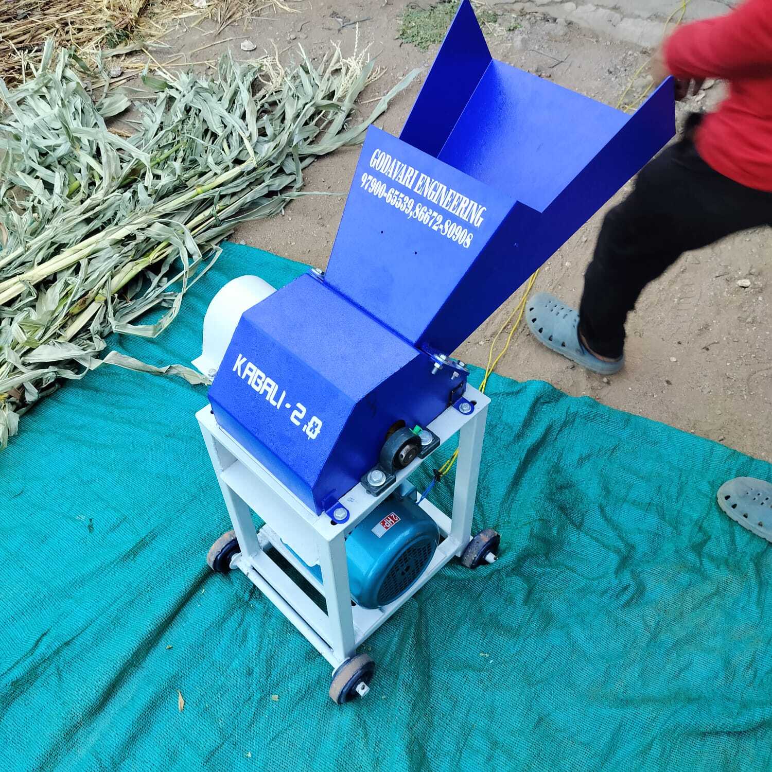 Chaff Cutter Machine - 1.5 Hp Motor, 700-900 Kg/hr Output | 0.5-1 Inch Cutting Size, Three En 31 Blades, Kabali-2.0 Brand