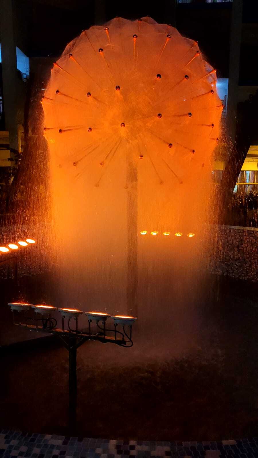 Dandelion Fountain - Color: Natural