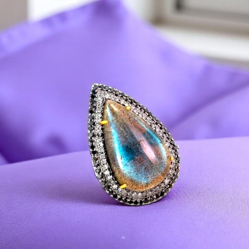 Rainbow Design Diamond And Silver Ring - Diamond Cut: Excellent