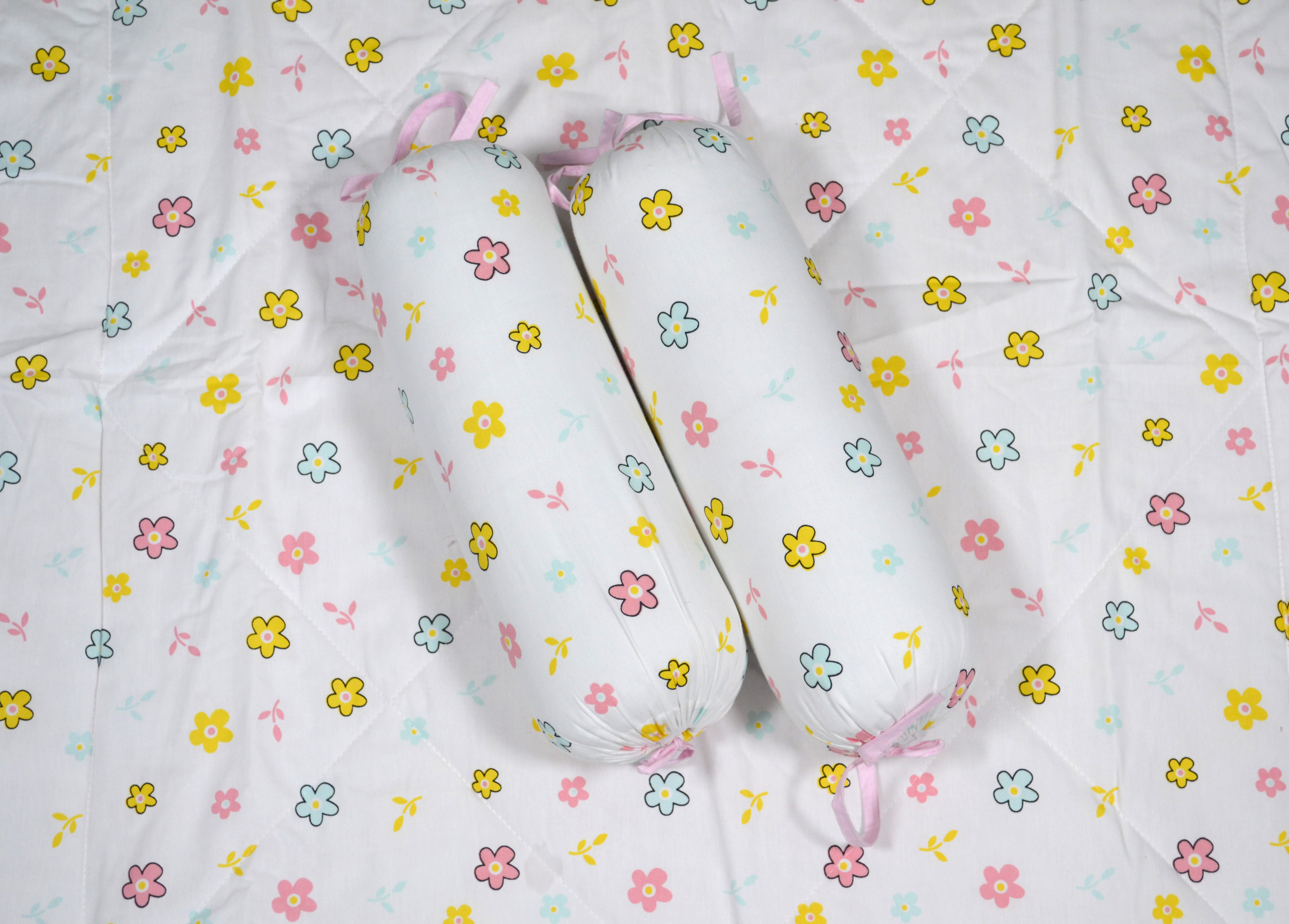 Baby New Born Cotton Quilts With Bolsters - Color: White Print