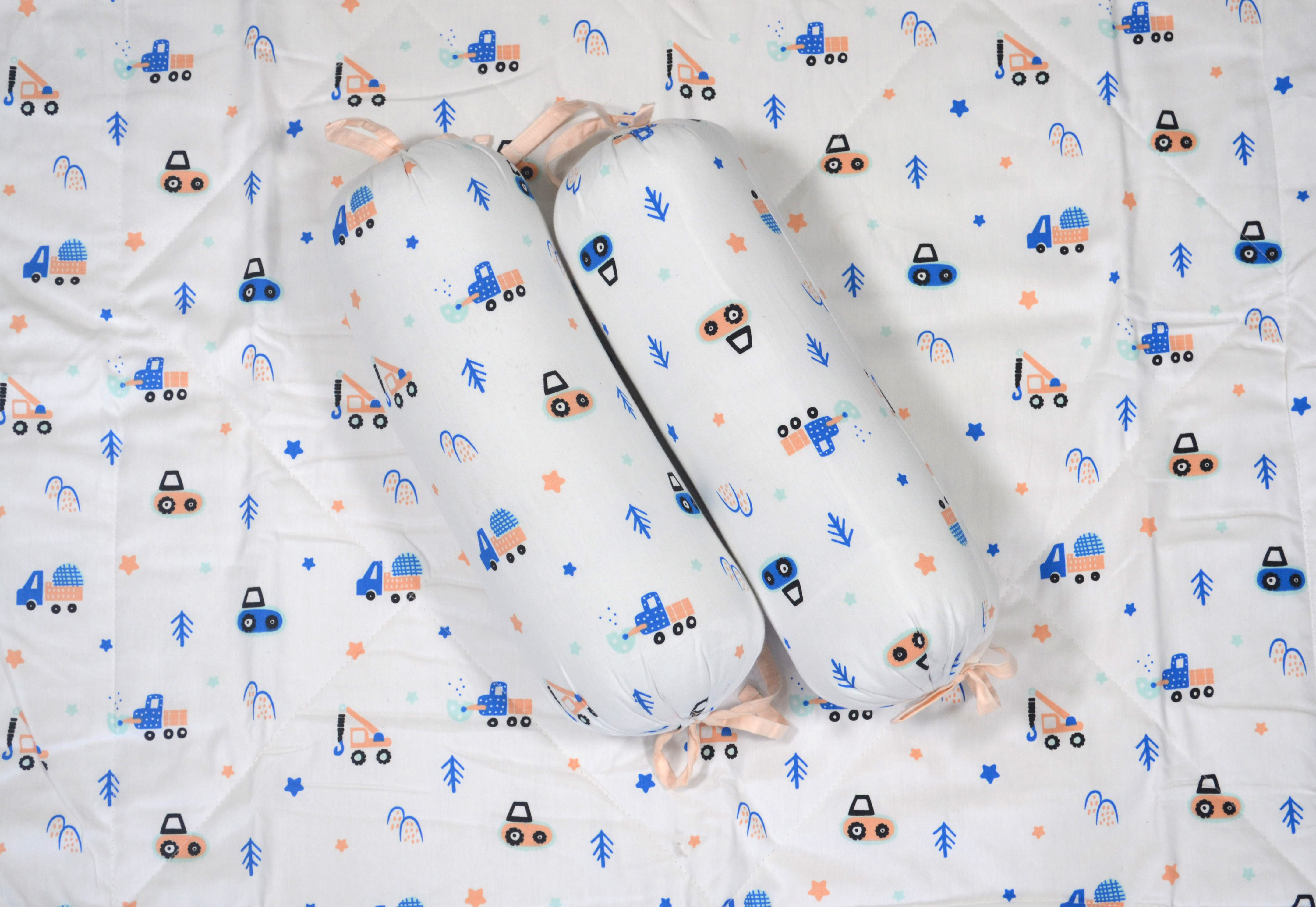 Baby New Born Cotton Quilts With Bolsters - Color: White Print