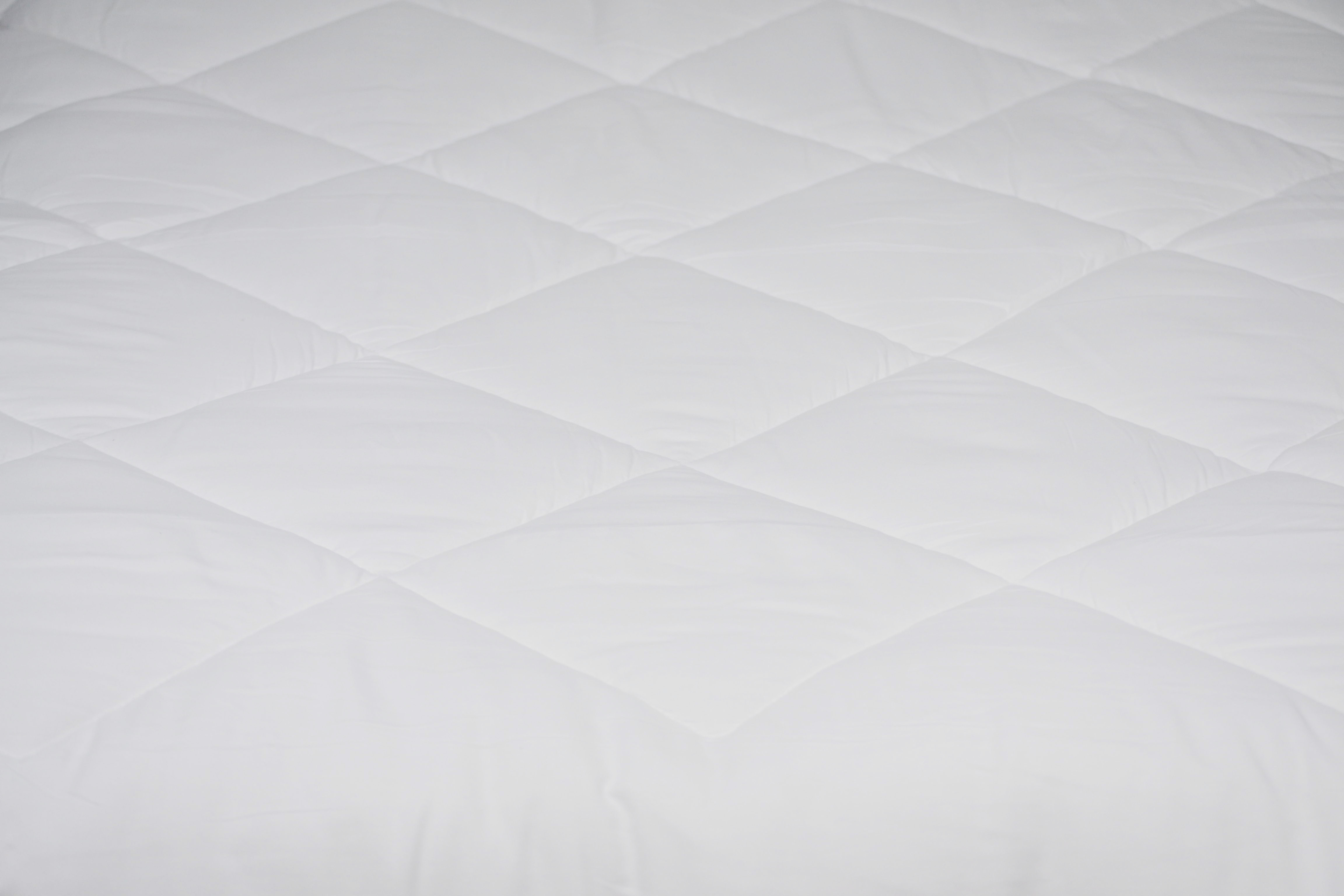 Hotel White Duvet Quilt - Material: 100% Polyester
