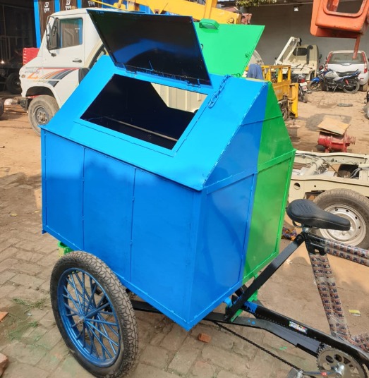 Hut Type Waste Tricycle Rickshaw - Mild Steel, 10l Capacity , Eco-friendly Manual One-seater