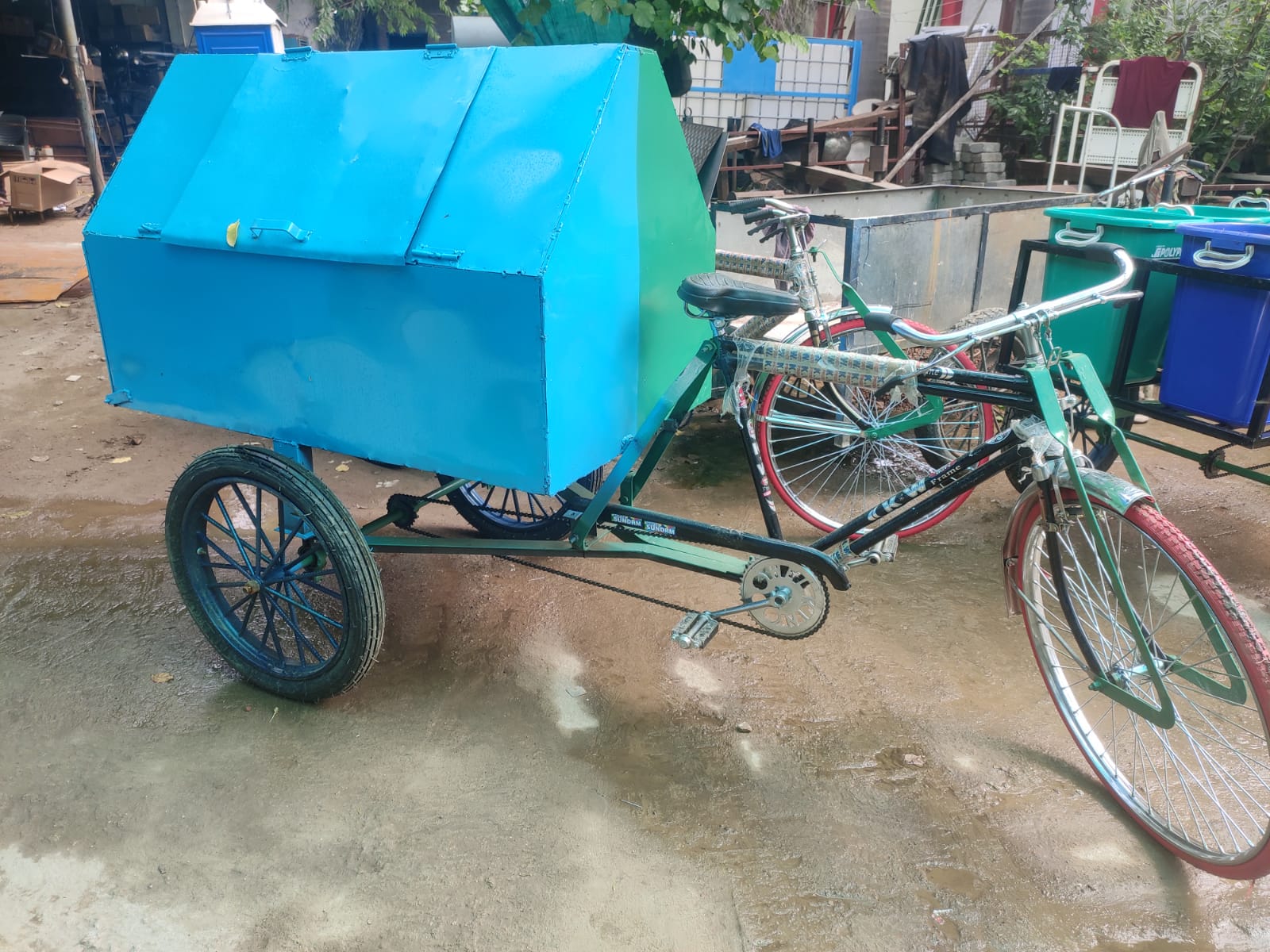 Hut Type Waste Tricycle Rickshaw - Mild Steel, 10l Capacity , Eco-friendly Manual One-seater