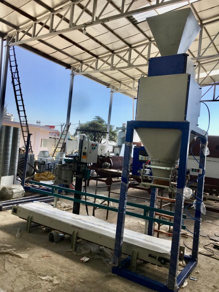 Gravity Feeder Type Bag Filling Machine - Electric Drive, Automatic Grade , Highly Efficient, Durable, Rust Proof, Human Machine Interface, 1 Year Warranty, Blue Color