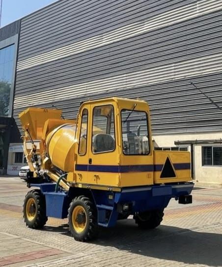 SELF LOADING CONCRETE MIXER