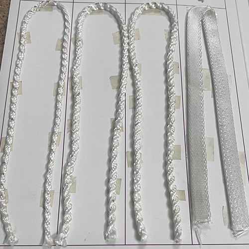 सफेद फर्निशिंग कॉर्ड्स