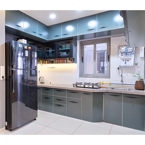 Glossy Modular Kitchen - Feature: Water Resistance