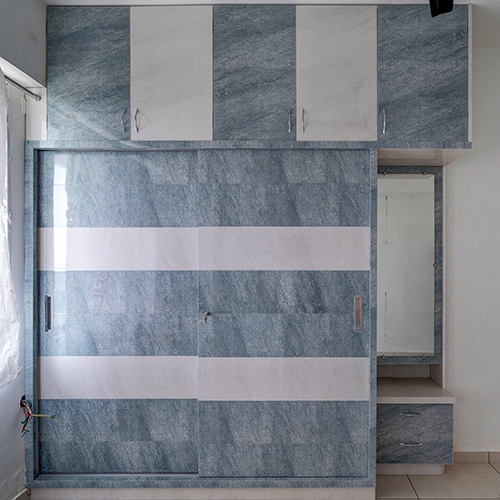 Designer Wooden Wardrobe - Finishing: Polished