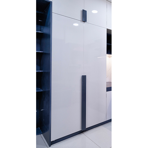 Designer Wooden Wardrobe - Finishing: Polished