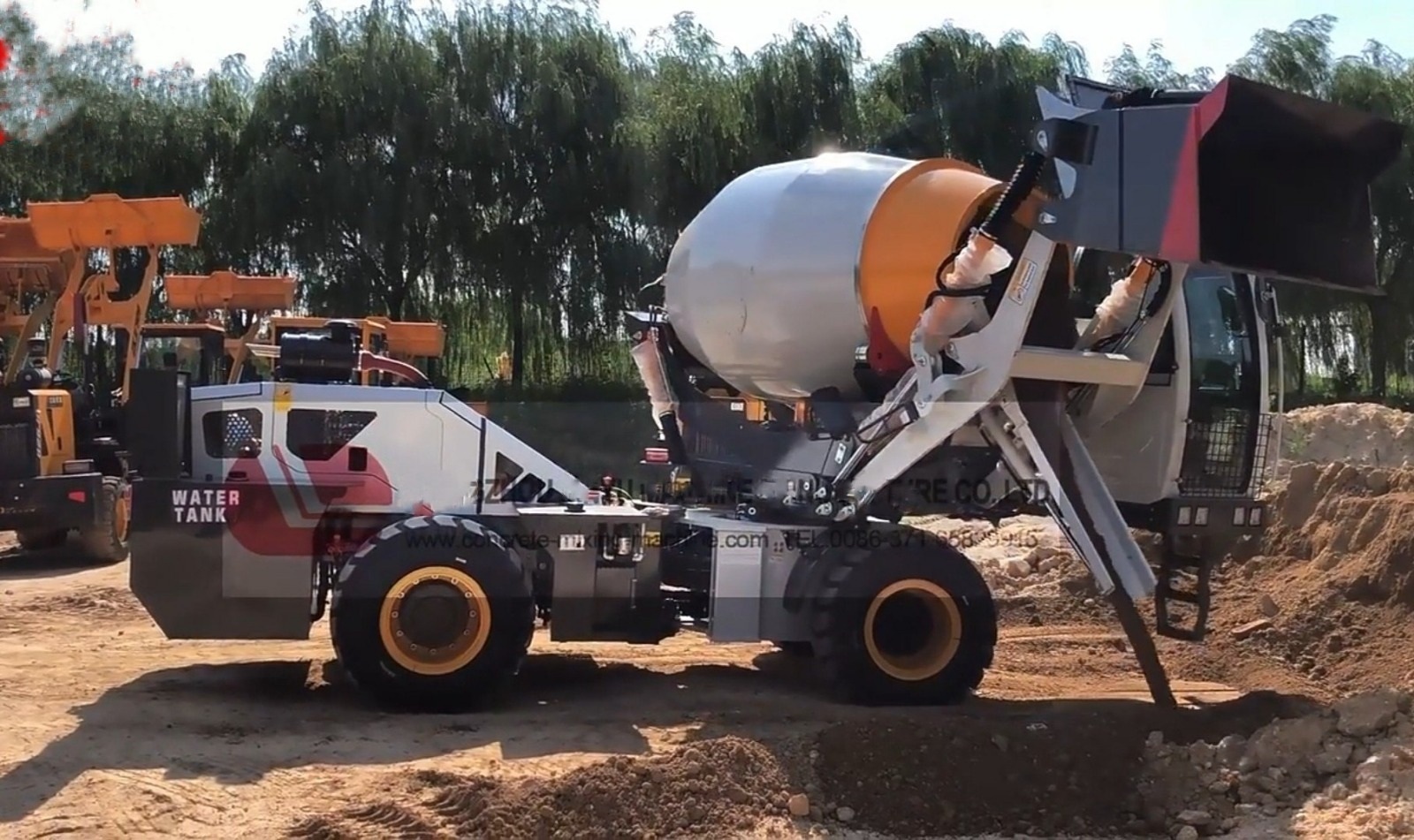 Self Loading Concrete Mixer
