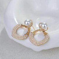 CherryBox White Pearl Classic Crystal Stud