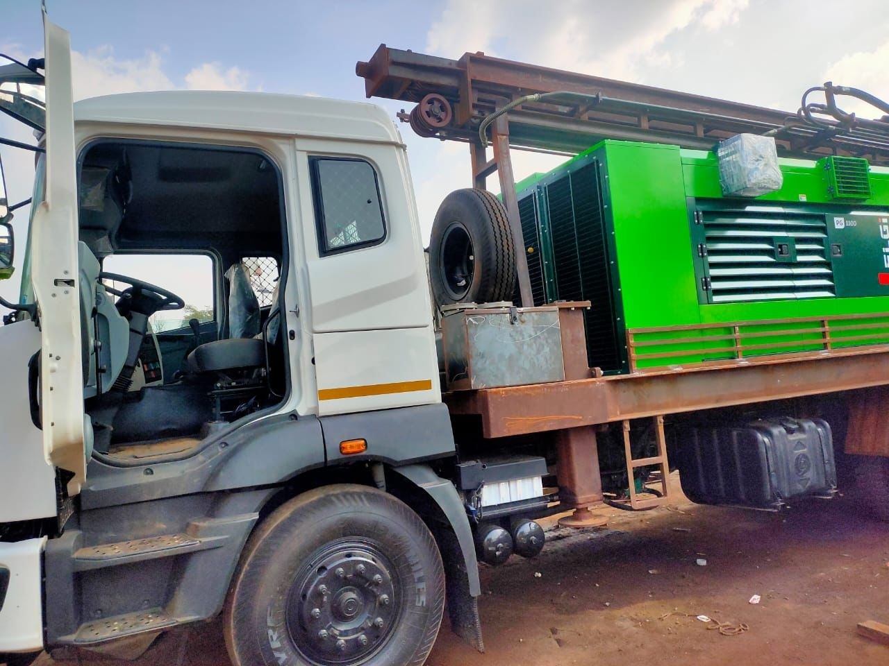 Used Crawler Drilling Machine - Automatic Grade: Semi-automatic