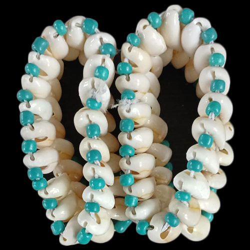 Natural Seashell Cowrie Bracelet - Gender: Women