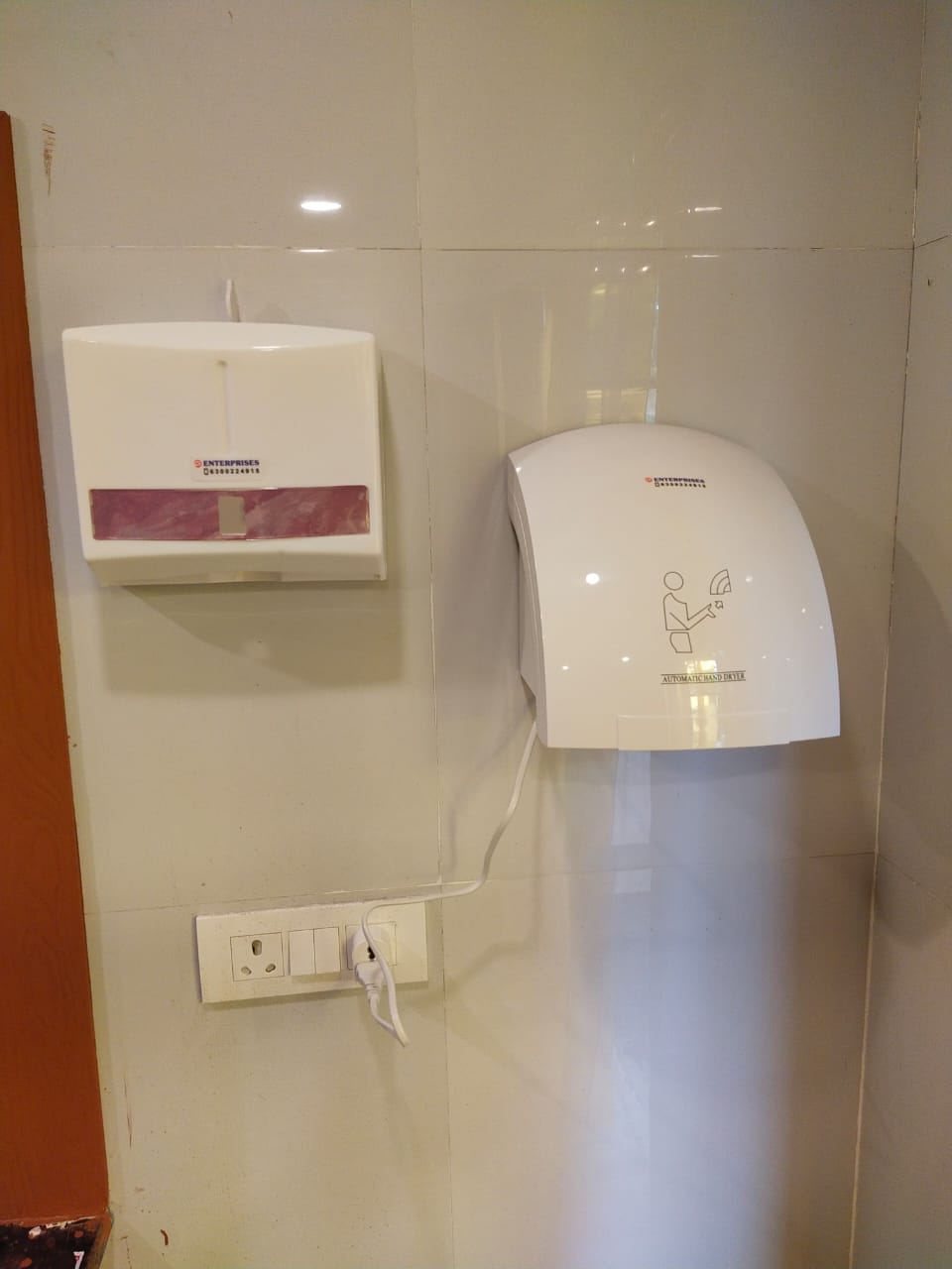 Automatic Hand Dryer - White Finish | 1-year Warranty, Energy Efficient