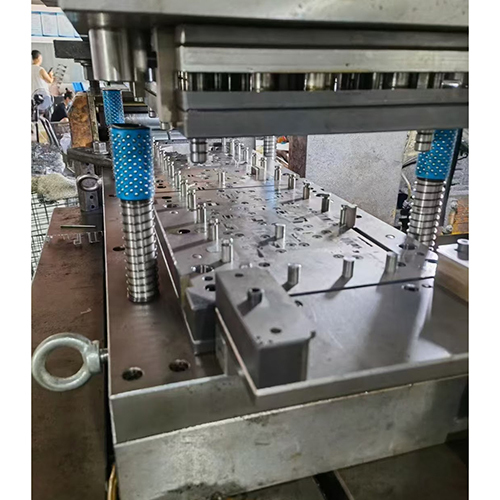 Xl-3346 Metal Mould - Color: Silver