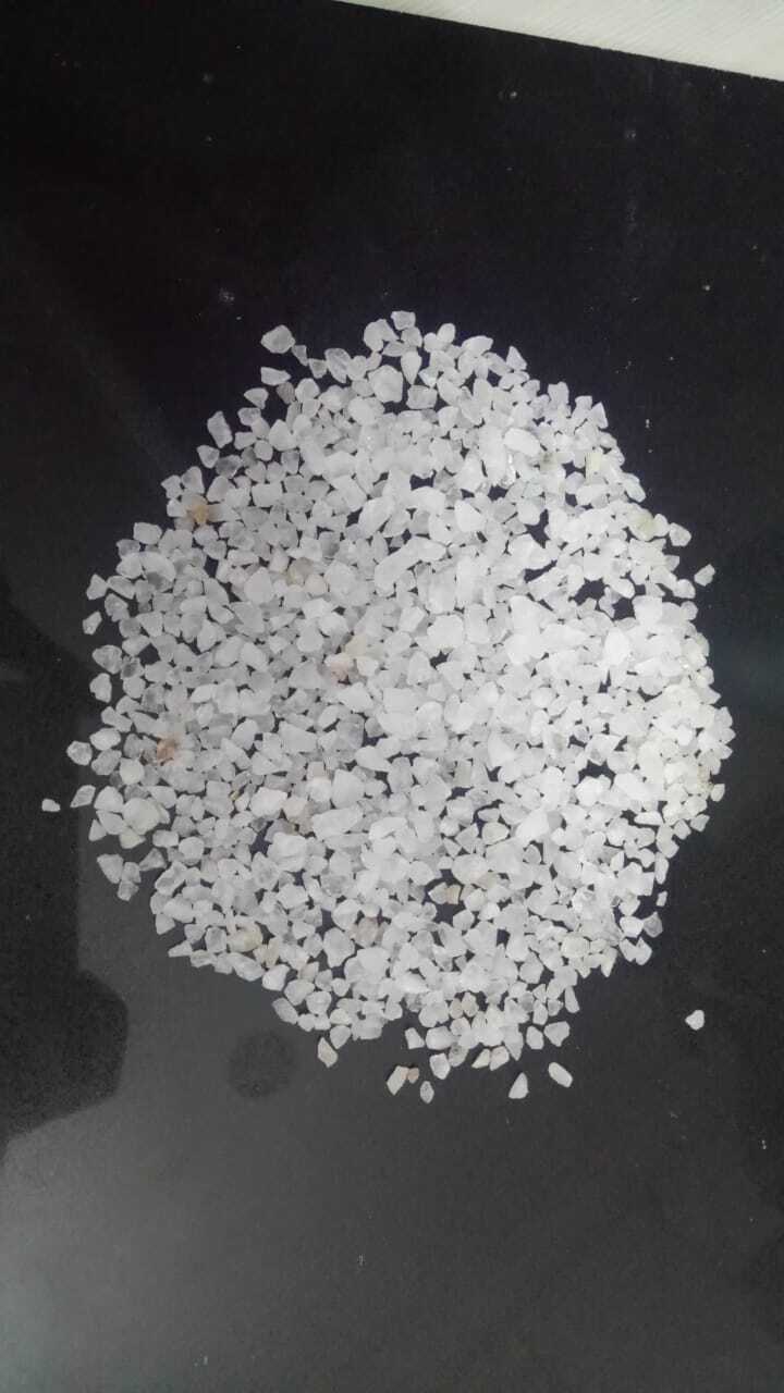 Natural Mine Extracted White Quartz Lumps for Semi Conductors and Crucible Industries