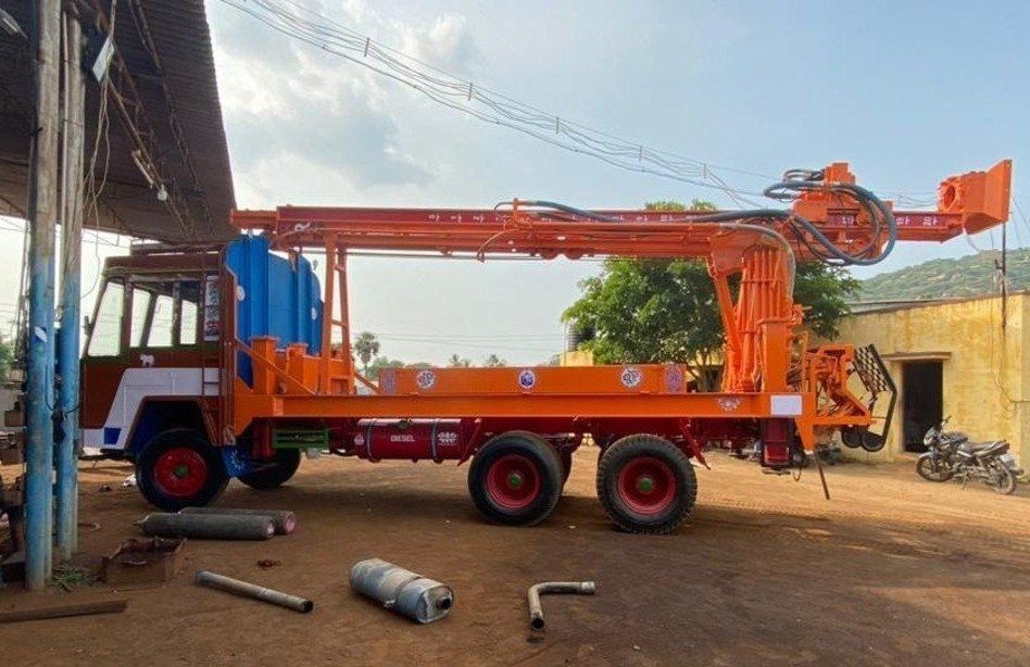 Dth Drilling Rig - High-strength Steel Frame, Compact Size For Efficient Performance And Versatile Applications