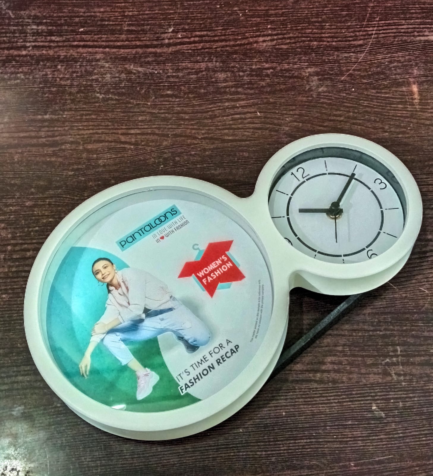 Customizable Table Clock - Color: White